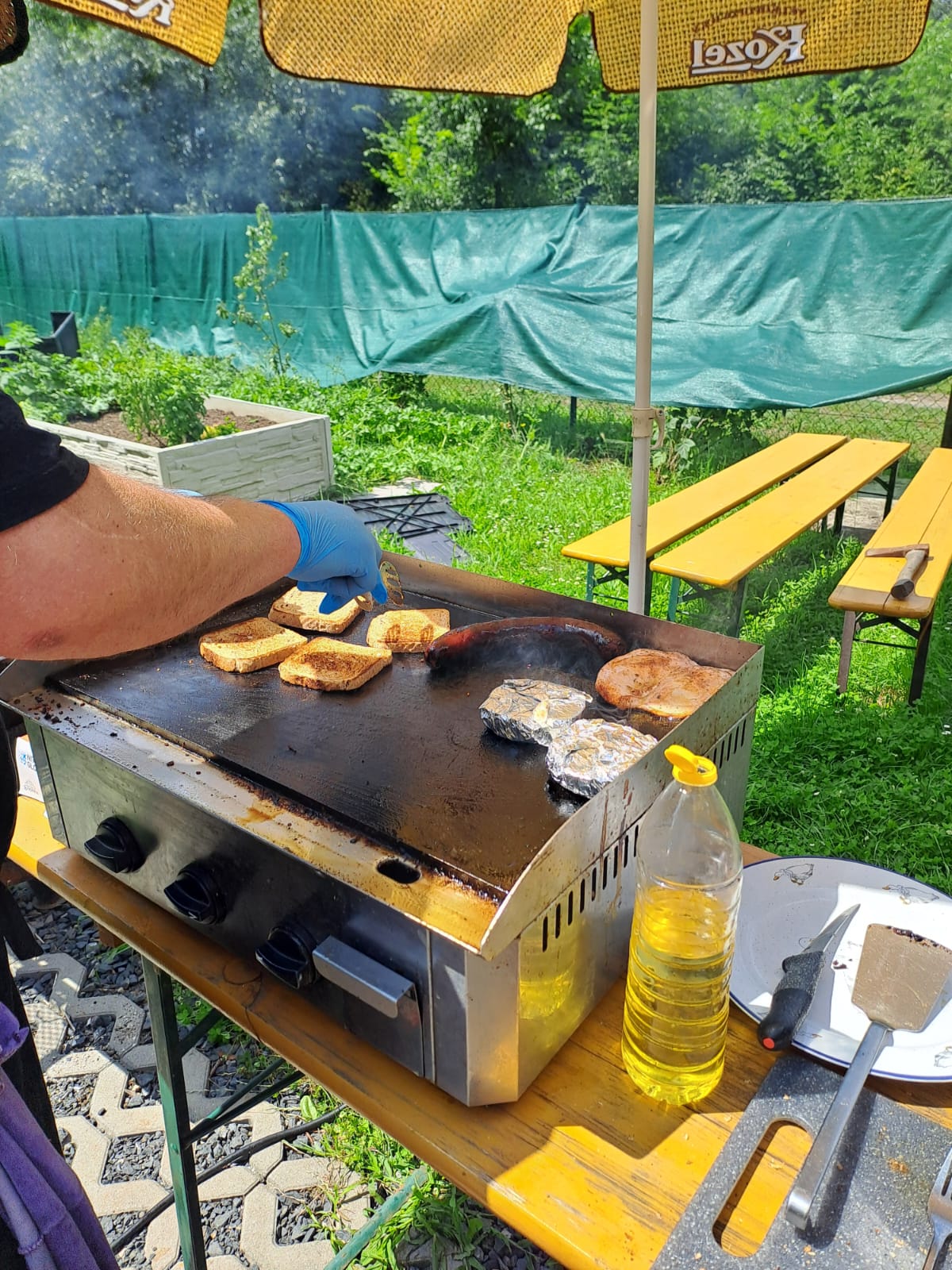 Grilování na zahrádce