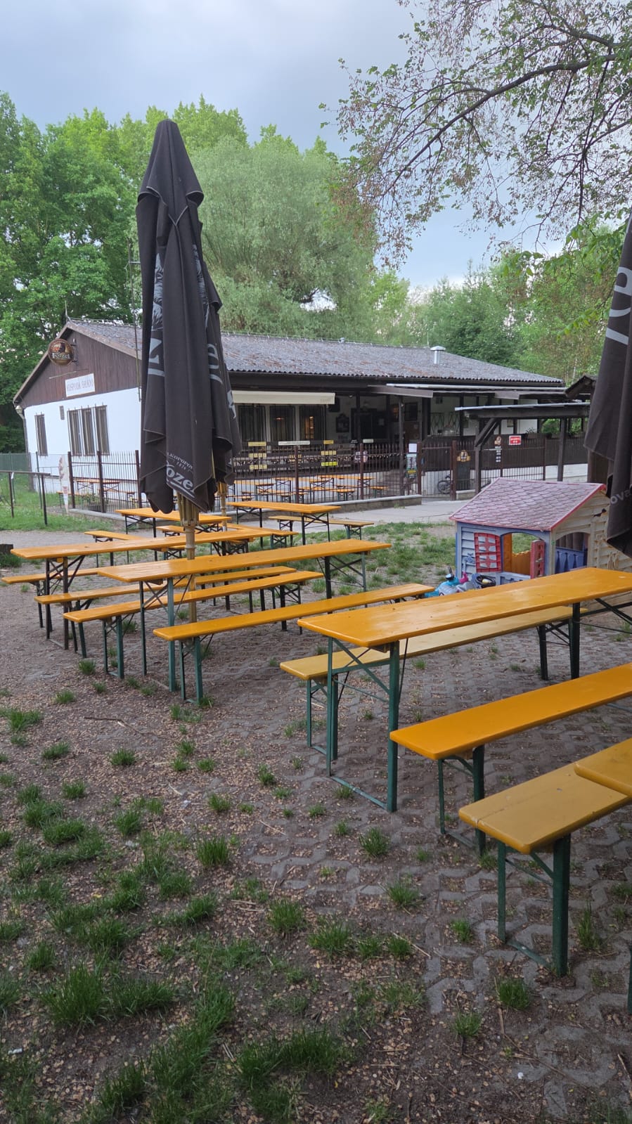 Zahrádka s posezením